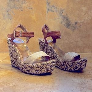 Platform sandal size 8 Vince brand